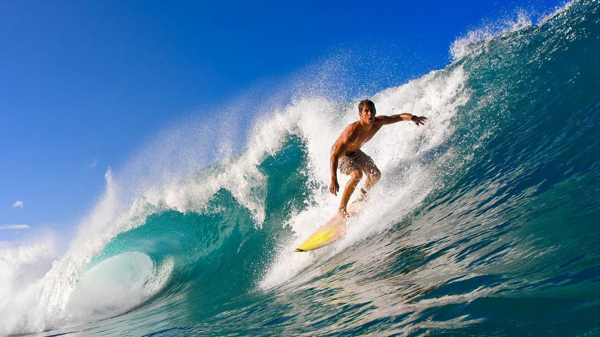 NBA常规赛八强战对决在即！丹佛掘金演练定位球，北京国安密集防守应对